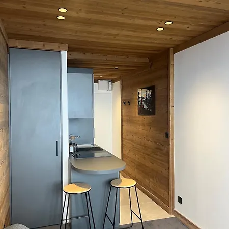 Renovated 1850 Studio *